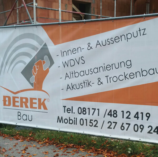 Individuell bedruckte Bauzaunplane als Werbebanner für eine Baustelle, professionell gefertigt von c&w - das Werbezentrum in 82538 Geretsried.
