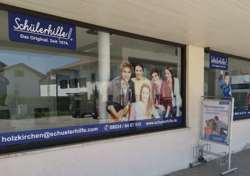 Schaufensterbeschriftung von c&w - das Werbezentrum in Geretsried, Landkreis Bad Tölz - Wolfratshausen. Professionelle Schaufensterbeschriftung aus Geretsried.