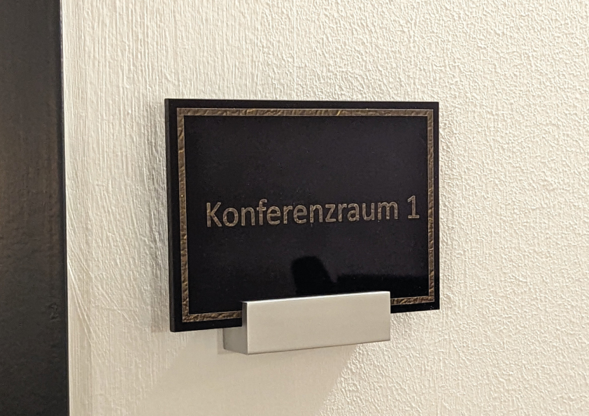 Türschilder, Werbeschilder, Hinweisschilder, Schilder für Innenraumgestaltung von c&w - das Werbezentrum in 82538 Geretsried